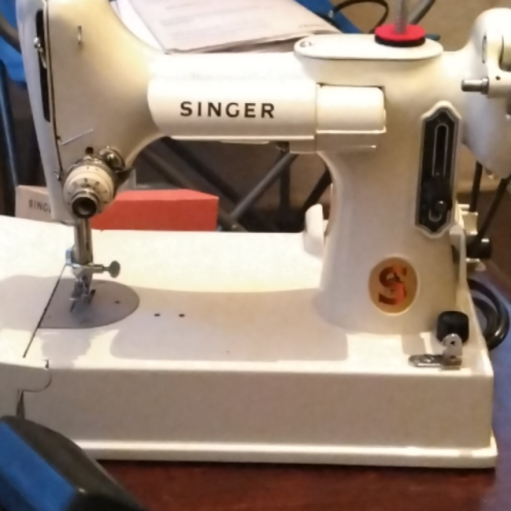1964 Authentic singer sewing machine